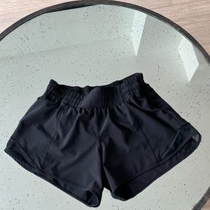 Lululemon Hotty Hot Low-Rise Lined Short size 6 tall